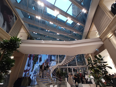 UNIQLO Piazza Cordusio — 1